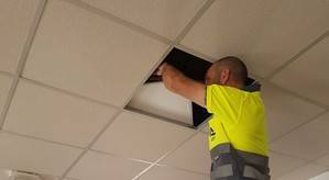 Renovadas un centenar de luminarias en edificios públicos de Adra para ahorro energético