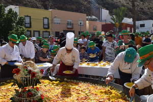 Multitudinaria paella popular para un millar de personas en la Feria del Mediodía de Gádor