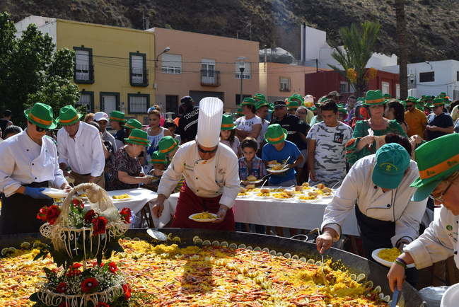 Multitudinaria paella popular para un millar de personas en la Feria del Mediodía de Gádor