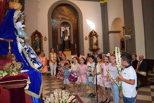 Los gadorenses muestran con flores su cariño y devoción a la Virgen Del Rosario