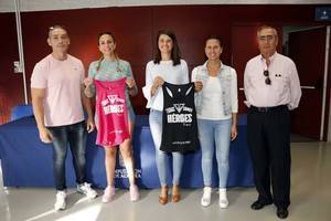 Campeona del mundo de defensa personal imparte un curso de la Diputación
