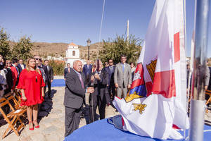 El municipio más pequeño de la provincia estrena la nueva bandera de Almería aprobada por el PP