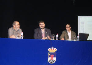 Unos 100 alumnos de los IES Turaniana y Sabinar conocen la poesía de José Cabrera Martos