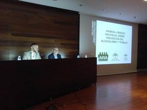 Junta y Alcohólicos Rehabilitados de Almería analizan las consecuencias del alcoholismo en el trabajo