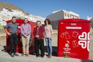 Cáritas instala contenedores de ropa en Carboneras