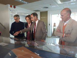 Felipe López visita el Puerto de Almería y destaca su potencial logístico