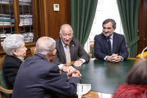 Mayores de la Residencia Asistida de la Diputación se preparan para celebrar la Navidad