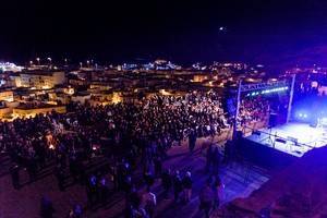 La Noche de las Candelas bate récords en su traslado a la explanada del Mesón Gitano