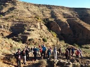 Diputación muestra a una veintena de senderistas la Ruta de ‘Los Tres Pueblos’