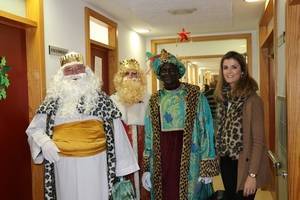 Los Reyes Magos pasan por el Hospital de Poniente y otros centros de El Ejido