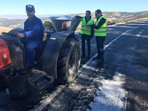 Despejadas las carreteras afectadas por la nieve, salvo la AL-5406 en Las Menas