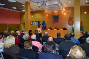 Capel Molina presenta en su Gádor natal su último libro de poemas “Los Lirios de Israel”