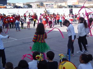 Alumnado del CEIP La Jarilla celebra el Día de la Paz con una sonrisa