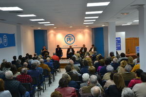 Hernando anima a los militantes del PP de Roquetas a difundir los logros del Gobierno