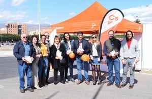 Más de un centenar de almerienses se interesa por las propuestas de Ciudadanos