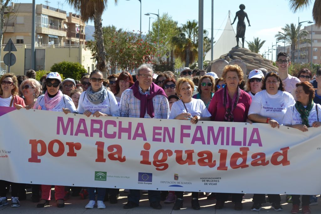El Centro de la Mujer de Vícar última los preparativos de la V Marcha en Familia por la Igualdad