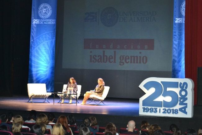 Isabel Gemio ensalza en la UAL la figura del trabajador social