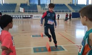 Más de 100 escolares participan en los Talleres Deportivos ‘Jugando al atletismo’