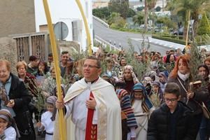 Huércal de Almería vive con pasión su primera salida procesional de la Semana Santa