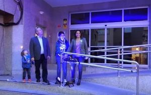 Roquetas se pinta de azul para dar visibilidad a los trastornos de espectro autista
