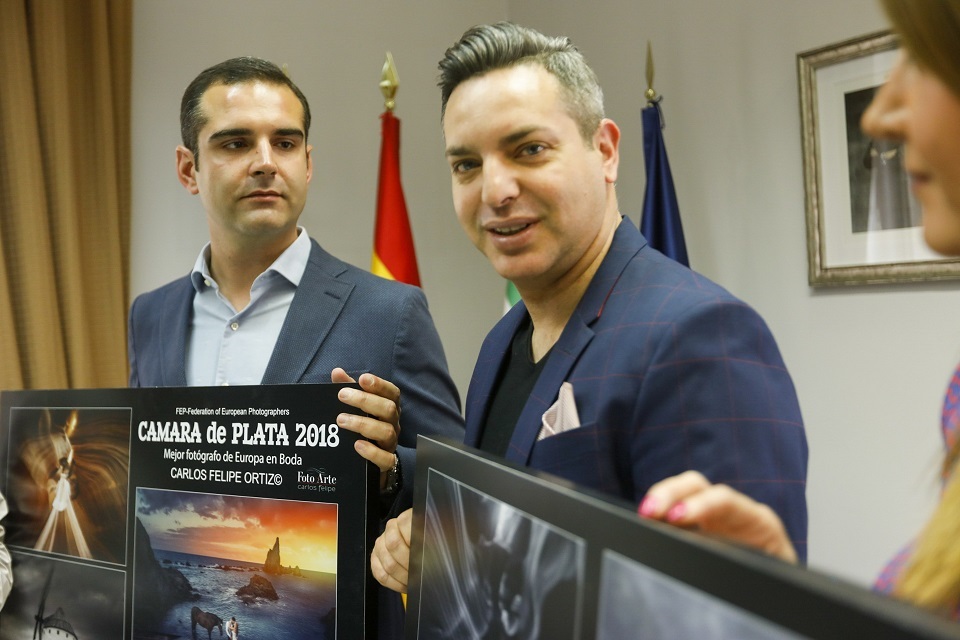 Papá El uno al otro Tregua El fotógrafo almeriense Carlos Felipe Ortiz ha sido premiado este año en Irlanda e Italia | Noticias de Almeria Papá El uno al otro Tregua El fotógrafo almeriense Carlos Felipe Ortiz ha sido premiado este año en Irlanda e Italia | Noticias de Almeria