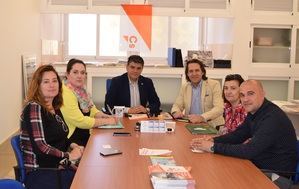 Las AMPA anuncian a Ciudadanos movilizaciones para reivindicar la autogestión de sus comedores escolares