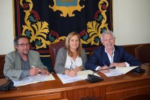 La alcaldesa de Níjar recibe a los directivos de la Fundación Esperanza Pertusa