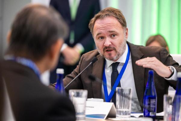 Jørgensen presenta plan europeo para vivienda asequible