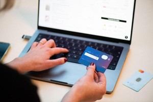 La UE detecta prácticas engañosas en ventas online