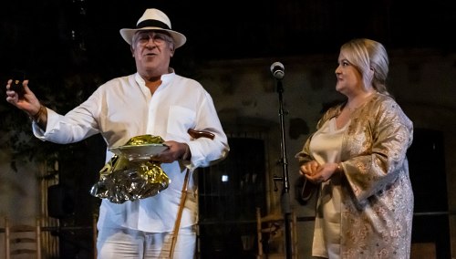 Níjar agradece al Niño de los Cuevas su implicación con el pueblo en un emotivo homenaje