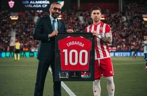 Embarba celebra su centenar de partidos con la UD Almería