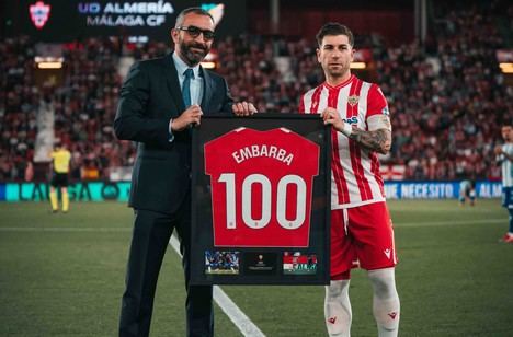 Embarba celebra su centenar de partidos con la UD Almería