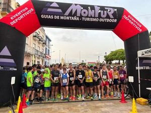 Más de 600 corredores en Albox recaudan 2.000 euros para combatir el cáncer