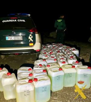 4.750 litros de gasolina incautados a petaqueros en Adra