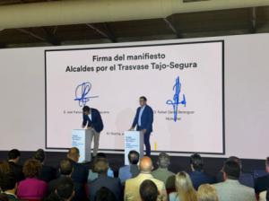 Níjar reclama en Murcia el trasvase Tajo-Segura