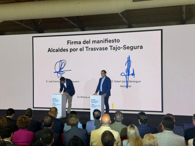 Níjar reclama en Murcia el trasvase Tajo-Segura