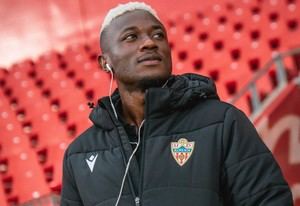 Nelson regresa, Soko se va a la Copa África