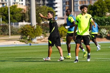 Rubi inicia la táctica en Almería