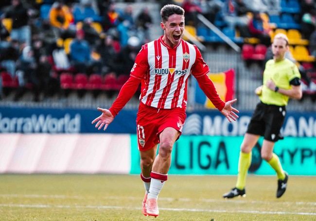 Arribas alcanza el centenar de partidos con la UD Almería