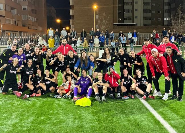 Almería se impone 0-2 en el derbi y sigue líder