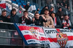 Valientes en Éibar apoyan al Almería