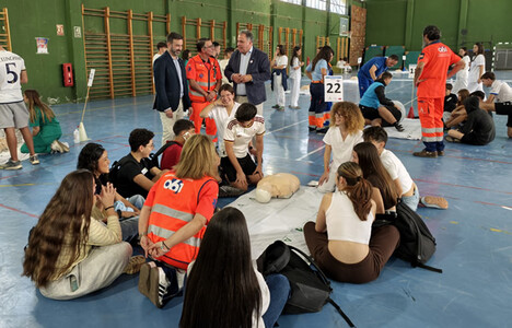 1.200 jóvenes de Huelva aprenden técnicas de reanimación cardíaca en el Cardiomaratón 061