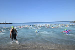 Rubén Vela y Julie Balcarova ganan el 18º Triatlón Ciudad de Almería-Jairo Ruiz