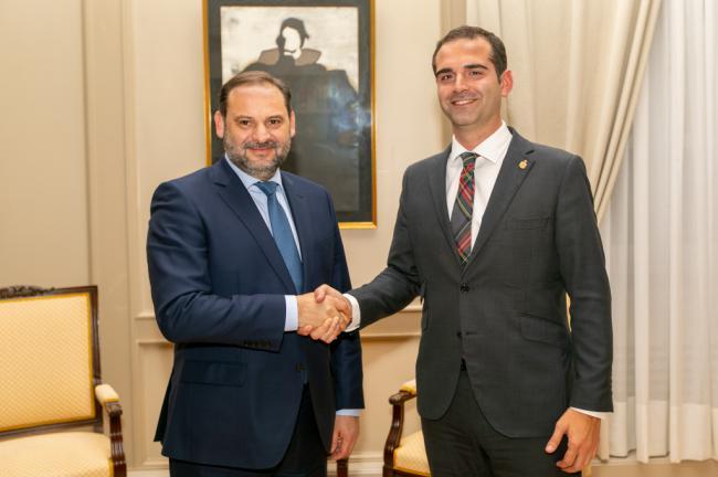 El alcalde dice que el ministro Ábalos asume los compromisos de su antecesor