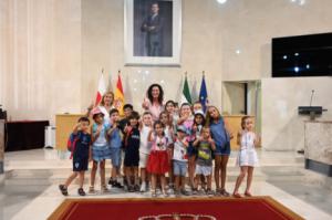 Visita de alumnos de la Escuela de Verano a la Casa Consistorial