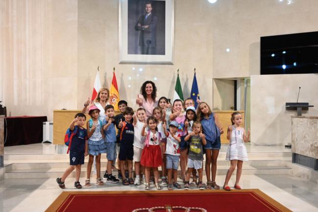Visita de alumnos de la Escuela de Verano a la Casa Consistorial
