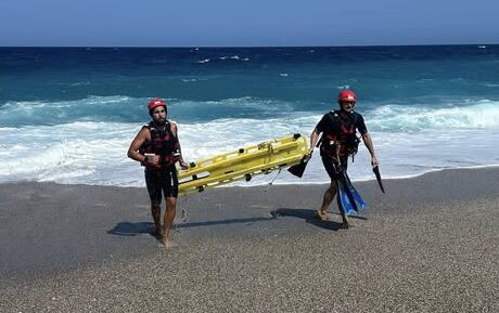 Cuerpo de bañista desaparecido en Carboneras es hallado por la Guardia Civil