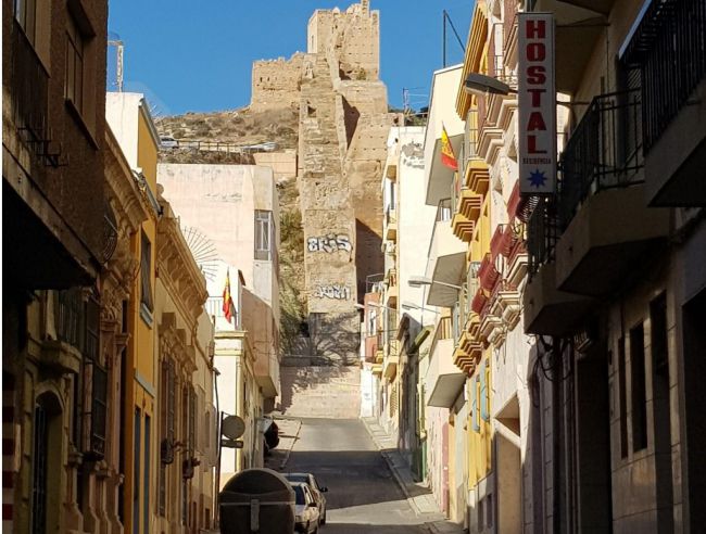 Fomento concede un millón de euros para rehabilitar 22 edificios de Almería