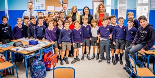 La presidenta del Parlamento Andaluz habla del 28F en el colegio Altaduna