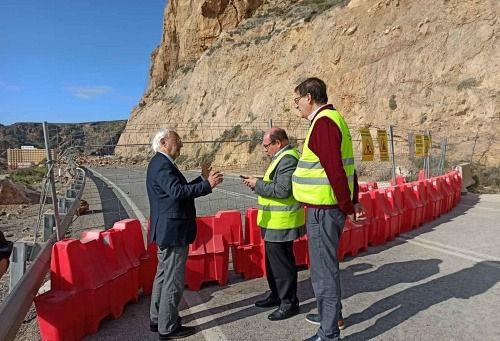 La carretera del Cañarete abre al tráfico aunque está inconclusa